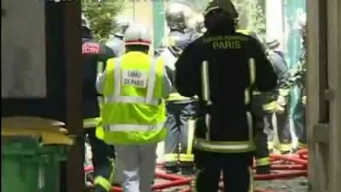 Un mort dans un spectaculaire incendie dans le Marais