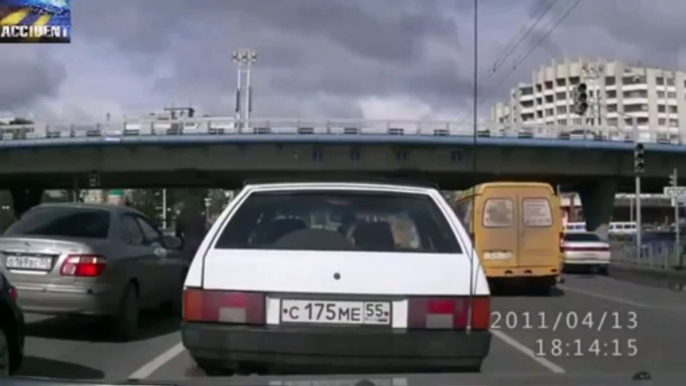 Envolée d'une Ambulance par dessus les embouteillages !!!