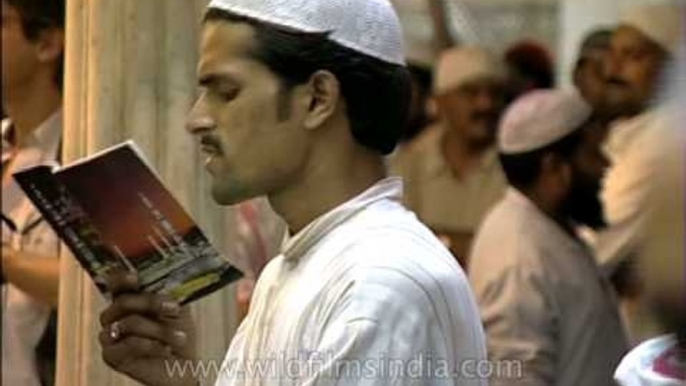 Nizamuddin Dargah - The mausoleum of Hazrat Nizamuddin Auliya