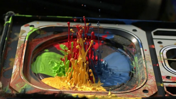 Peinture sur des speakers d'enceintes en Slow Motion... SUPERBE!!