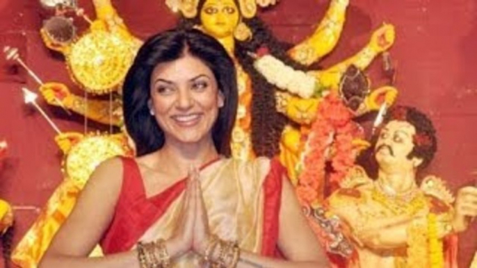 Sushmita Sen @ Bandra Durga Puja