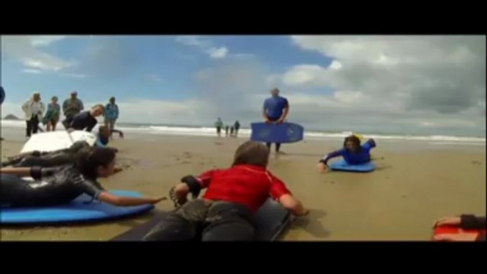 Crozon. Initiation au bodyboard avec Laury Thilleman