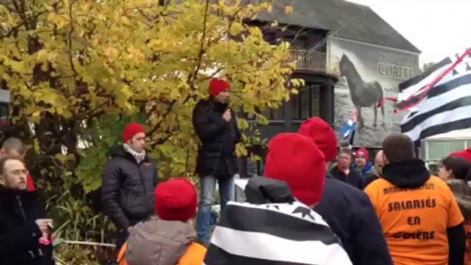 Bonnets rouges à Carhaix : discours d'Olivier Le Bras syndicaliste chez Gad.