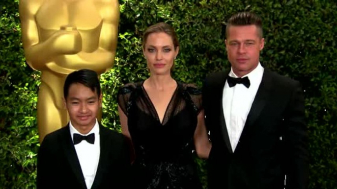 Angelina Jolie Did Not Buy Brad Pitt an Island