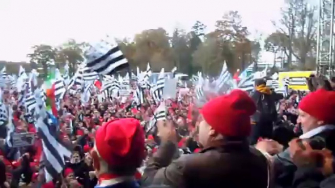 Les Bonnets Rouges chantent "Tous ensemble !"