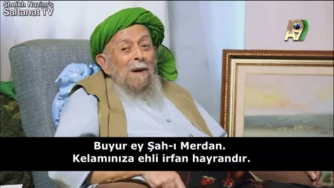 Şeyh Nazım Hazretleri Hz. Mehdi (as)'ın bir an önce zuhur etmesi için dua ediyor