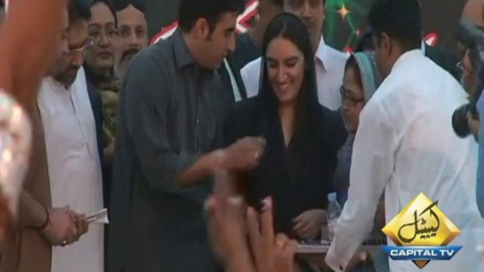 Chairman PPP Bilawal Bhutto Zardari cutting cake on 46th Foundation Day of PPP 30 November 2013