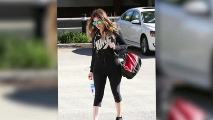 Khloe Kardashian Steps Out Wedding Ring-Less, Posts Cryptic Tweet