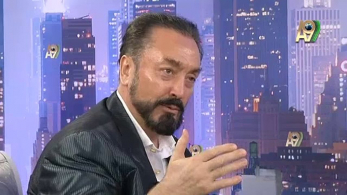 Şeyh Nazım El Kıbrısi Hazretleri’nin Sayın Adnan Oktar’a hediye ettiği kavuğu kendisinin manevi ruhaniyetini taşımaktadır.