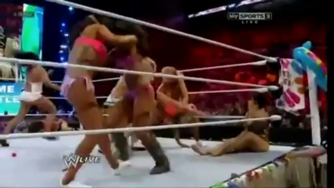 WWE RAW - Divas Summertime Beach Battle Royal