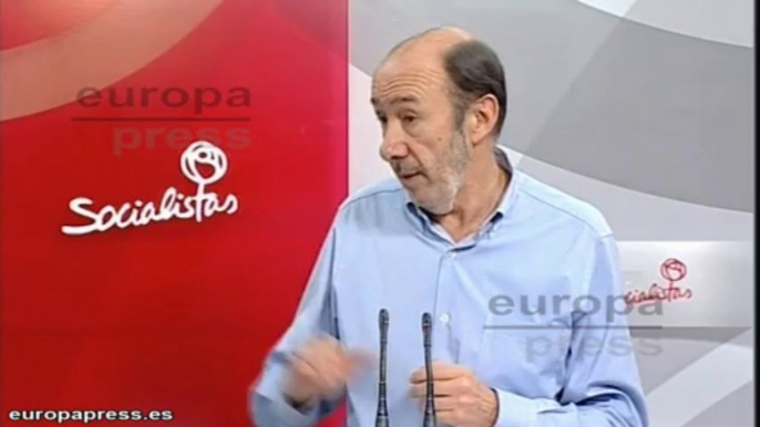 Rubalcaba anuncia las primarias a finales de noviembre