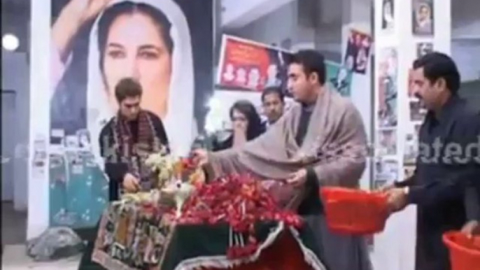 Bilawal Bhutto Zardari visits Mazar of Shaheed Benazir Bhutto at Khuda Bakhsh