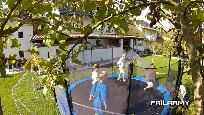 Compilation de fails, chutes et gamelles en Trampoline