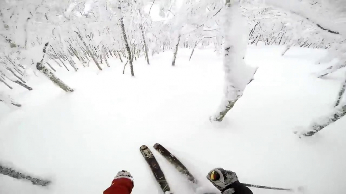 Descente en Ski : 2 skieurs deviennent fou et hurlent de joie! Grosses sensations!