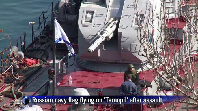 Gunmen 'storm Ukrainian warship' in Crimea