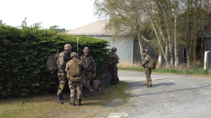 Les élèves militaires de Saint-Cyr Coetquidan en exercice