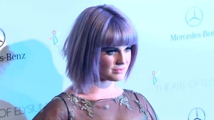 Kelly Osbourne Checks into Rehab