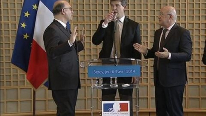 Montebourg à Moscovici après la passation de pouvoirs : "Tu nous paies un coup?" - 03/04