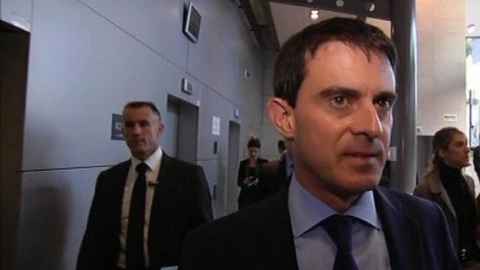 Arrivée de Manuel Valls à BFMTV-RMC pour Bourdin Direct - 09/04