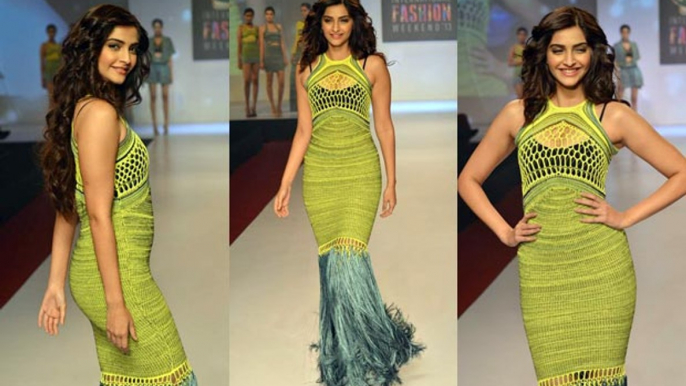 Bollywood Hot Girl Sonam Kapoor On Ramp For Signature Collection - Bollywood Gossip