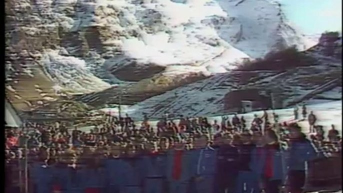 Chant pyrénéen par les moniteurs de ski de Gourette