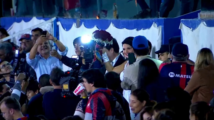 Two happy newlyweds at Cerro Porteno game