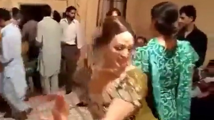 Pakistani Girls Full Hot Wedding Mujra Private