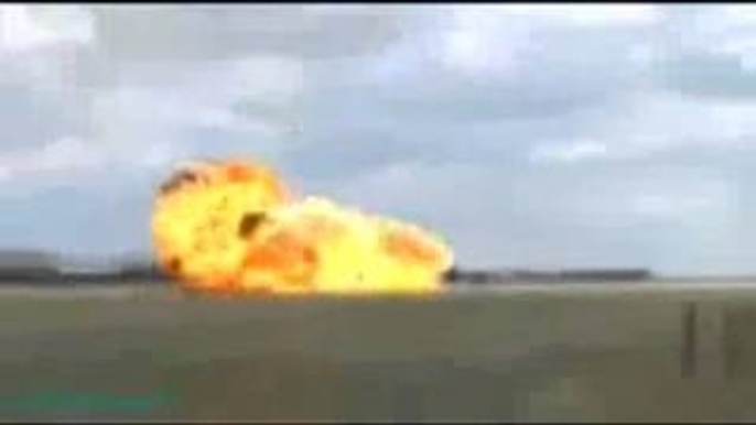 Crazy crash ! Thunderbirds F16 Pilot must eject