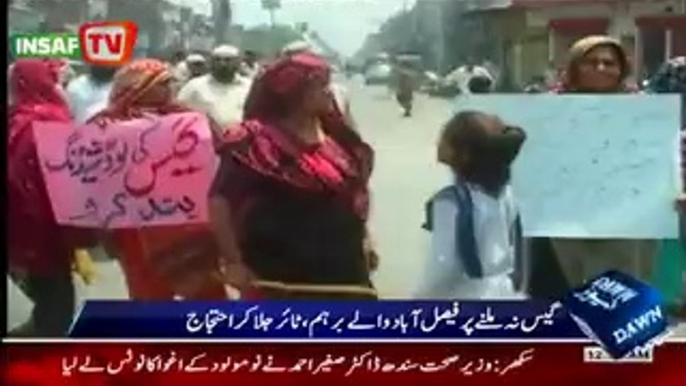 Protests in Faisalabad on closure of gas