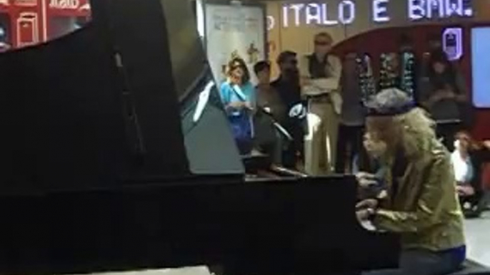 «Nightflight» di Alessandra Celletti alla stazione di Porta Garibaldi per «Piano City Milano»