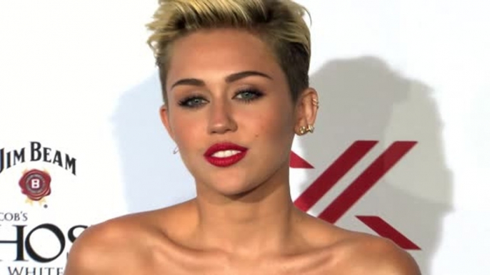 Miley Cyrus obtient un ordre de restriction contre un homme délirant