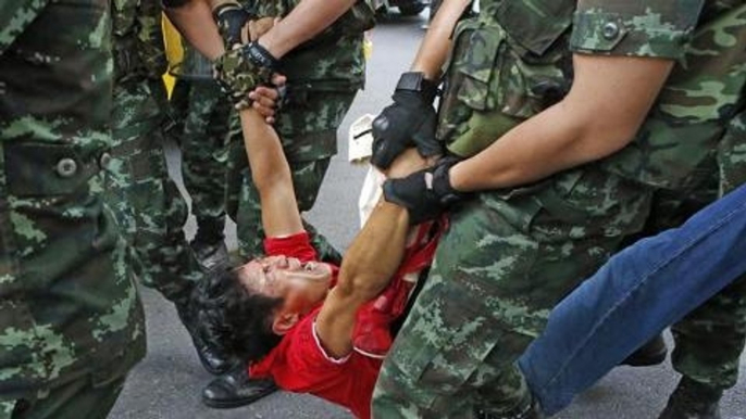 Protesters defy Thai military rulers' warning