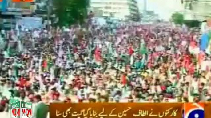 MQM workers, supporters and people of Karachi listening "Tajdeed-e-Ehd-e-Wafa" song in MQM solidarity rally for Altaf Hussain