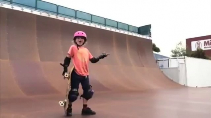 Une petite fille de 9 ans fait des tricks de fou en Skate!