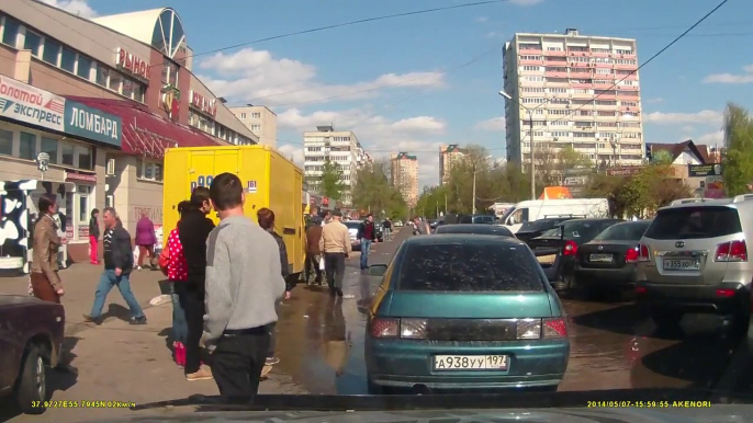 Violent Russian Road Rage : the winner is not the one you think! Crazy...