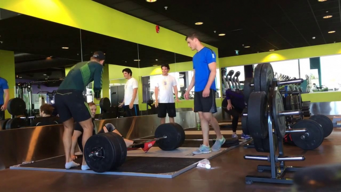 So hilarious Weightlifter fail. Dumb guy...