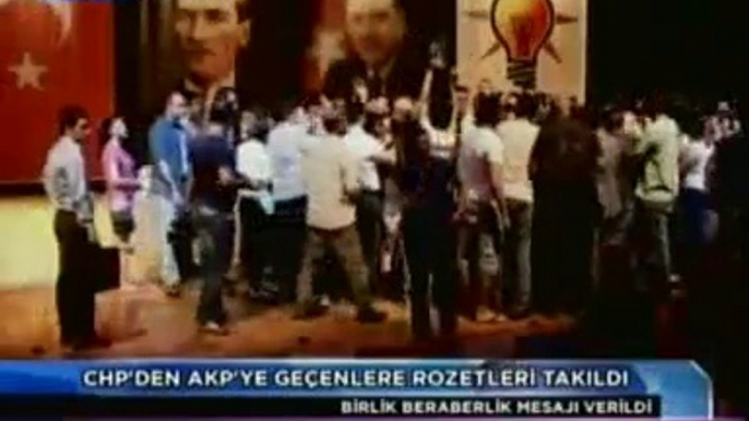 Antalya'da CHP’den Ak Parti'ye Geçenlere Rozet Takıldı. Antalya Büyükşehir Belediye Başkanı Menderes Türel, AB Bakanı Mevlüt Çavuşoğlu