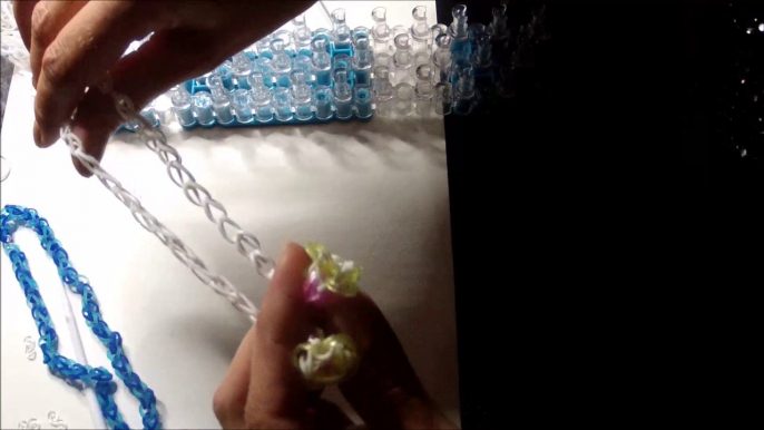 COLLIER Rainbow loom avec breloques (fleurs) Tutoriel