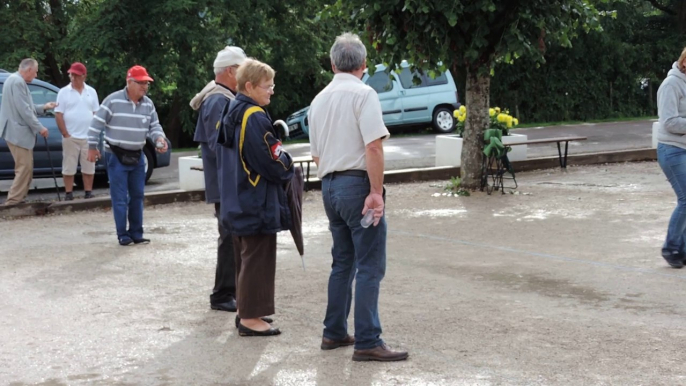 MONTIGNY : LE CHOC DES BOULES