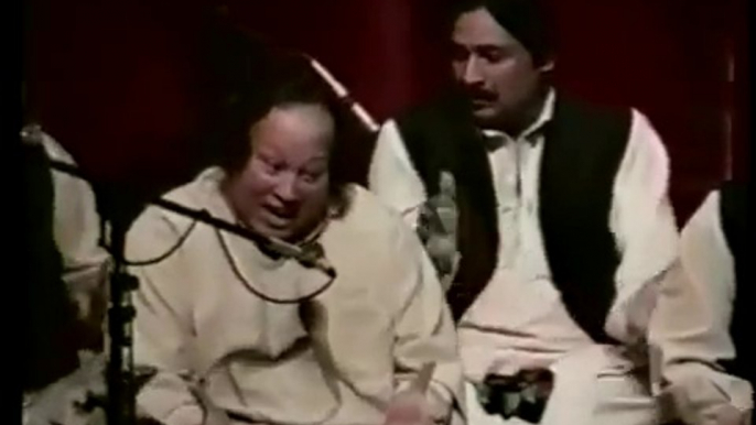 Mera Piya Ghar Aya - Kalam Baba Bulleh Shah - Nusrat Fateh Ali Khan (Qawwal)