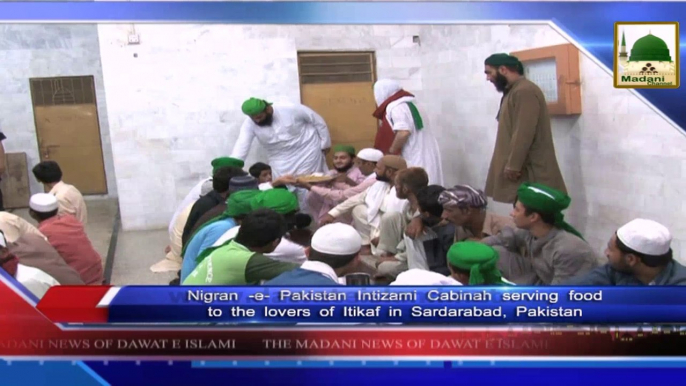 News 22 July - Nigran e Pakistan Intizami Cabinah serving food to the lovers of Itikaf  (1)