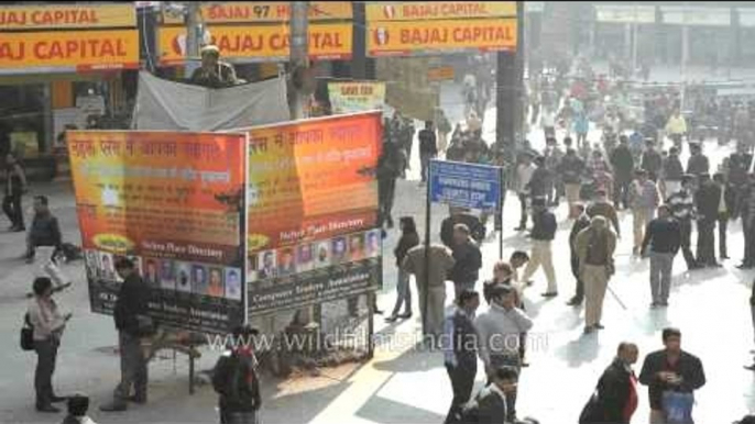 Police keeping check in Nehru Place - Time Lapse