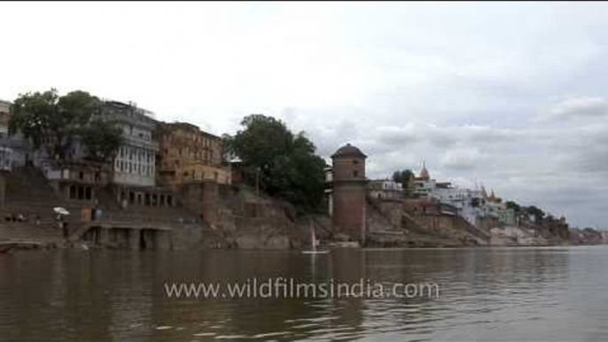 Yatch sailing in the Ganges - Varanasi