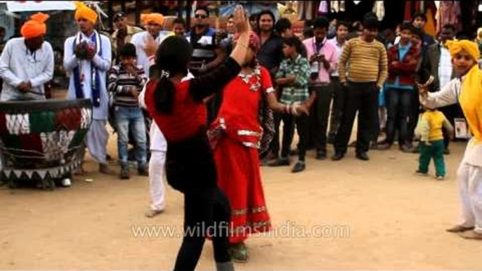 Dancing withe folk dancers at the Surajkund International Crafts Mela