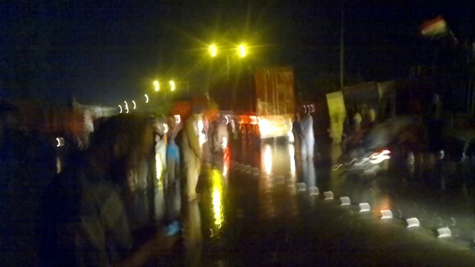 barish main b Tehreek-e-Insaf ka worker na apna party ka istaqbal kay [16 august 2014