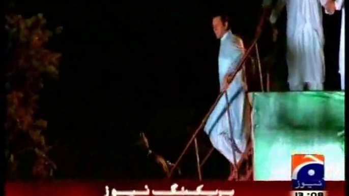 Akele Na Jana, Pakistan Tehreek-e-Insaf (PTI) Imran Khan left Azadi Rally due to Heavy rain