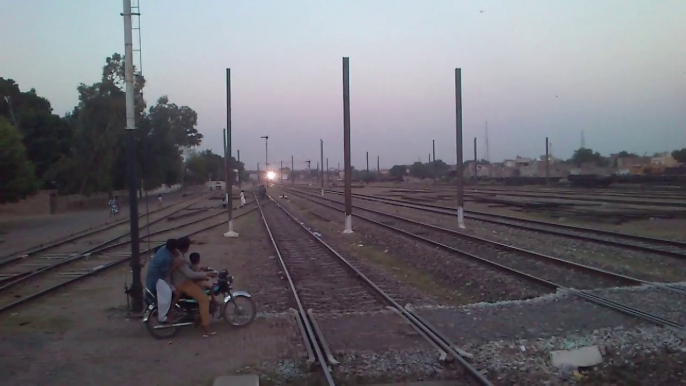 Pakistan Railway ZCU-20 6424 Hauling Down Container Express Crossing Sahiwal Railway Station