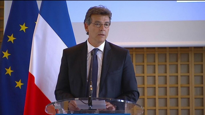 Montebourg: "le monde entier nous supplie de faire cesser ces politiques d'austérité absurdes"