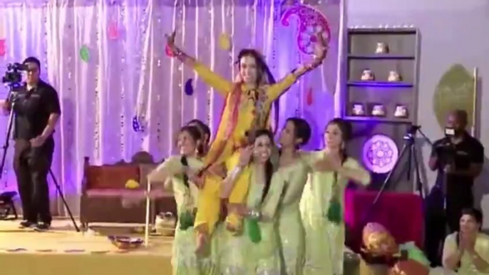 Pakistani Wedding BRIDE & GROOM Dance On Mehndi Night   Mere Nal A Ja Sohniey HD