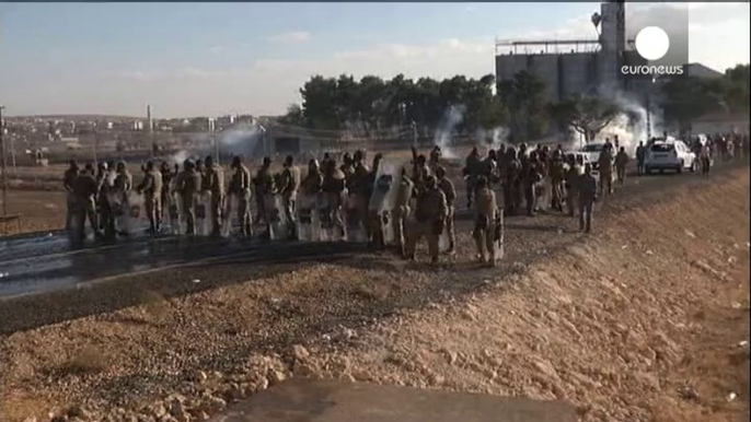 Turkish Kurds clash with police on border with Syria as Syrian Kurds stream into Turkey